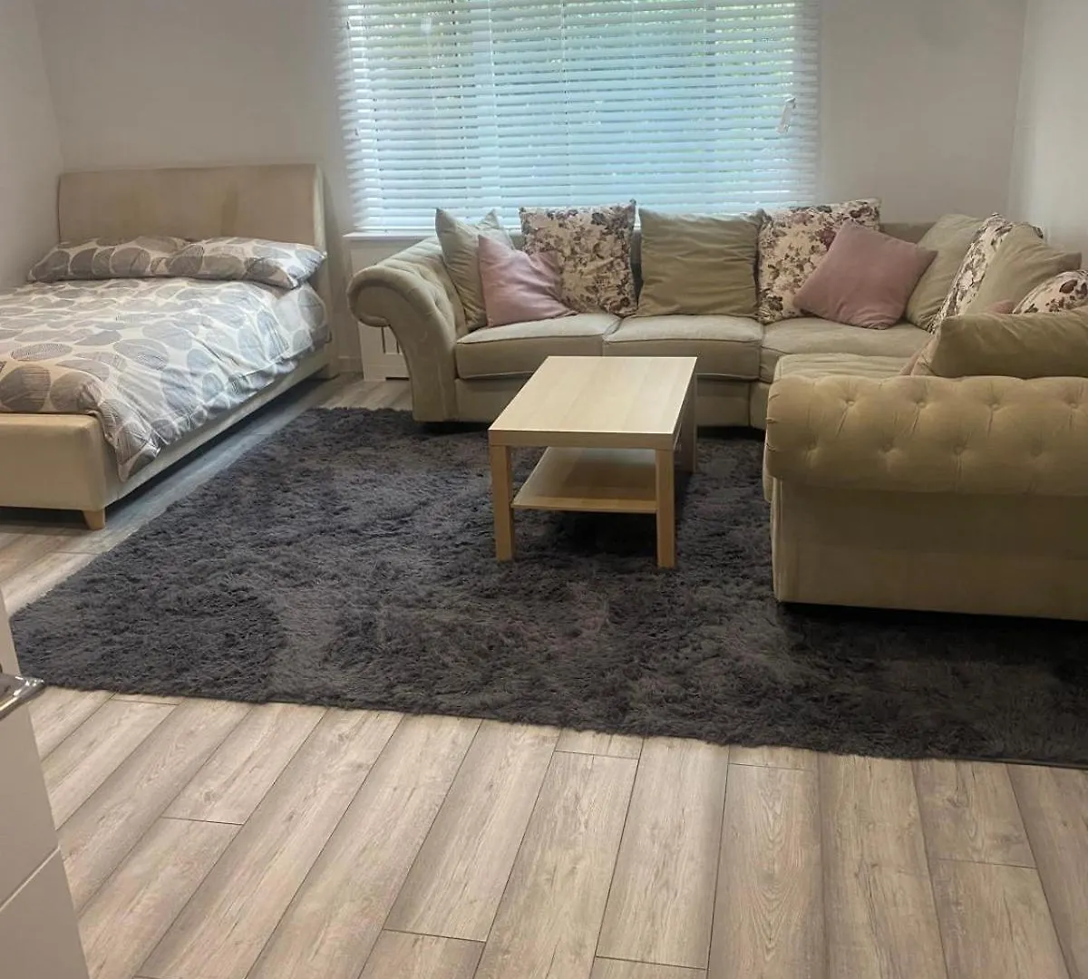 Lovely Modern Studio Flat With Jacuzzi Bath Free Parking location